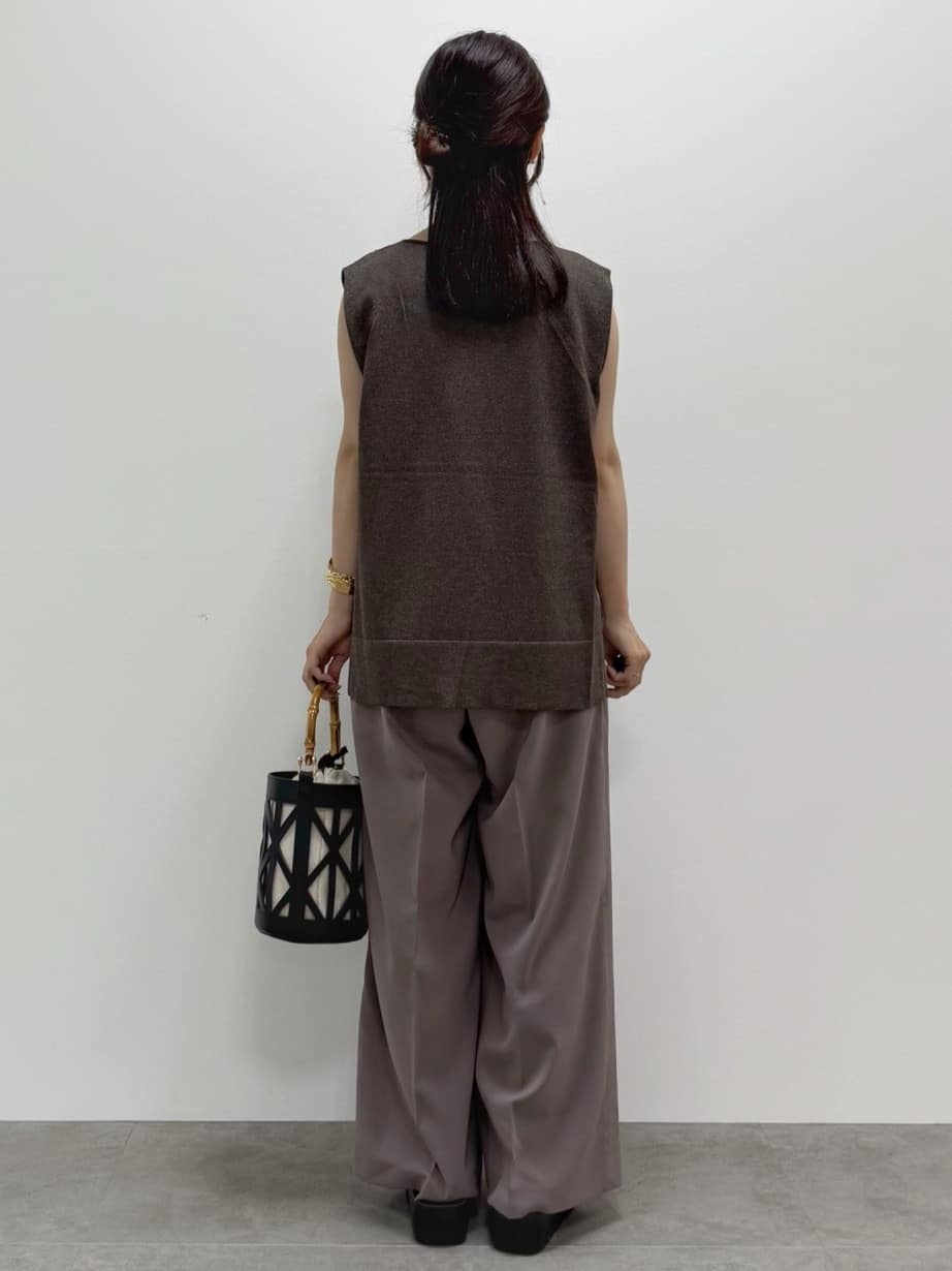 kozuさんの「index｜ラップストレートパンツ【接触冷感／抗ピル／洗濯機洗い可／イージーアイロン】」を使ったコーディネート