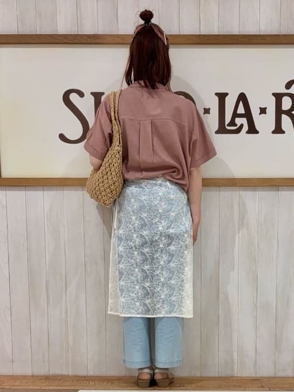 みきぽんさんの「SHOO･LA･RUE｜【S-LL/UV/接触冷感/抗菌防臭】体型を自然にカバー フレンチリネンブレンド襟付ドルマンシャツ」を使ったコーディネート