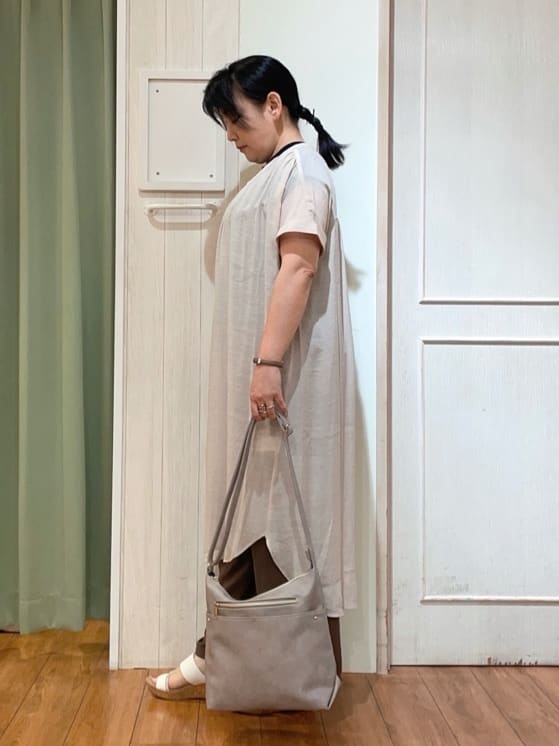 ke-yさんの「SHOO･LA･RUE｜◆【洗える/S-LL/ひんやり】ふんわり軽やかに 前あきロングシャツ」を使ったコーディネート
