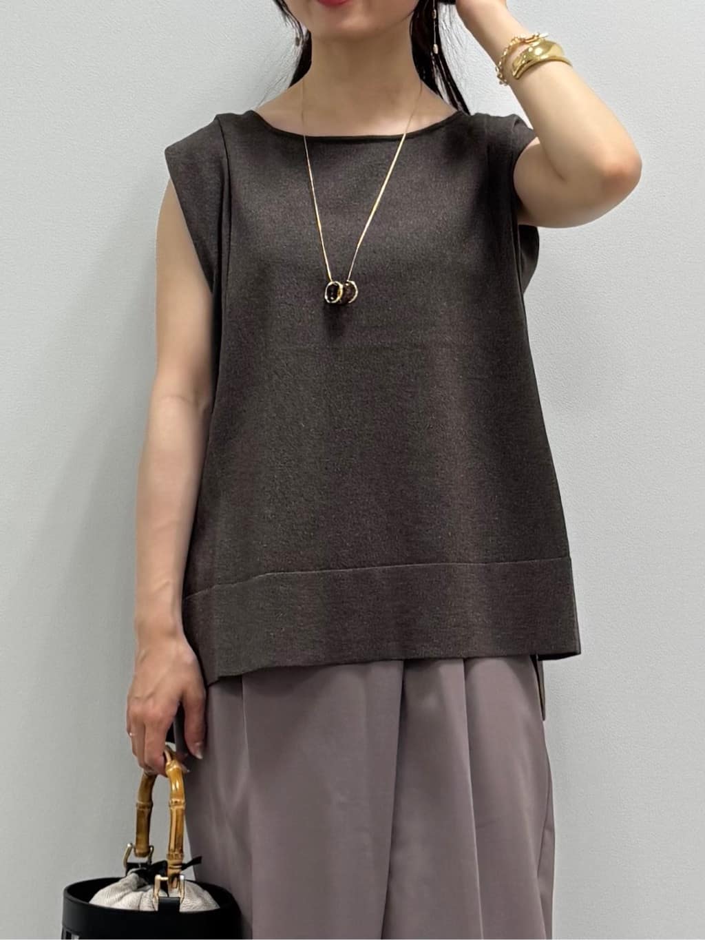 kozuさんの「index｜ラップストレートパンツ【接触冷感／抗ピル／洗濯機洗い可／イージーアイロン】」を使ったコーディネート