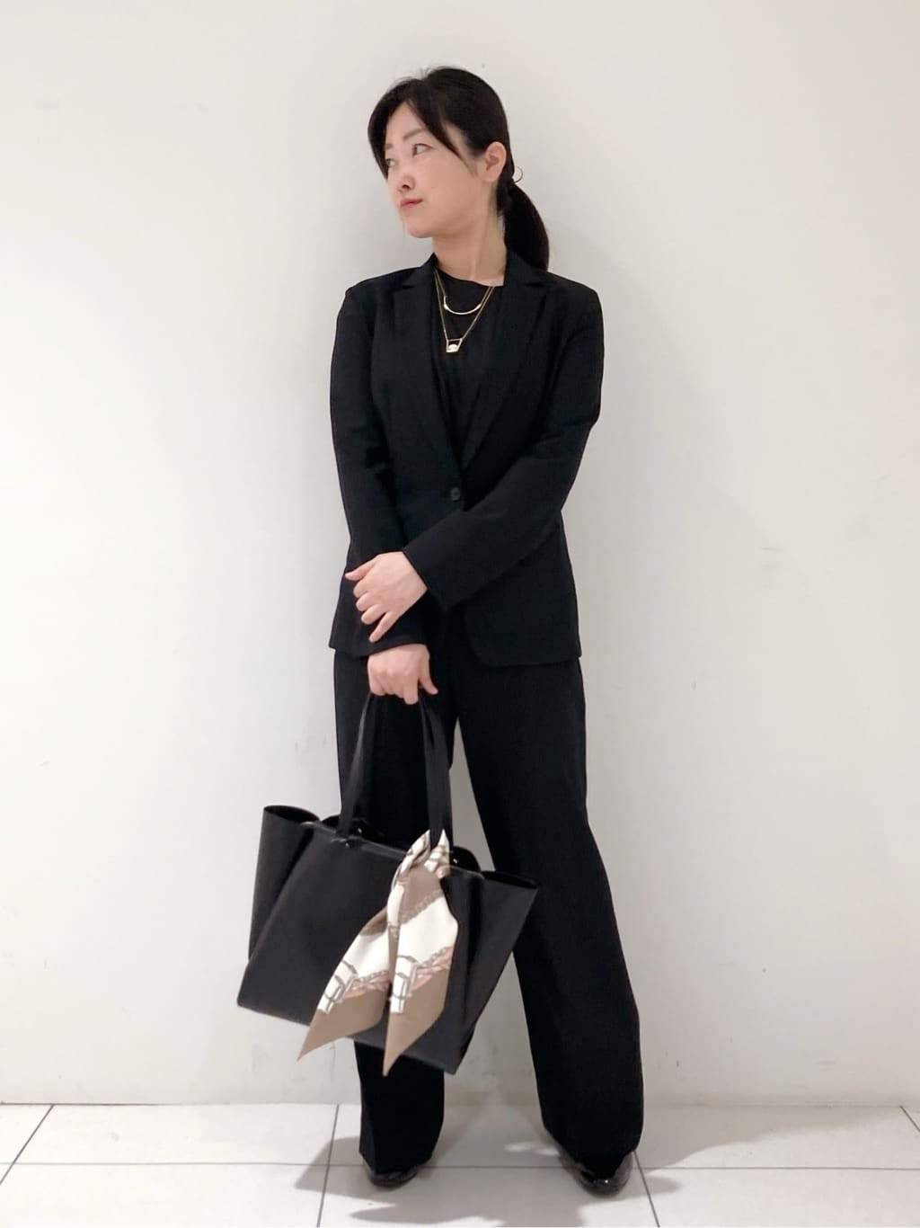 momokoさんの「INDIVI｜【定番スーツ／UVケア／洗える】ウール調テーラードジャケット」を使ったコーディネート