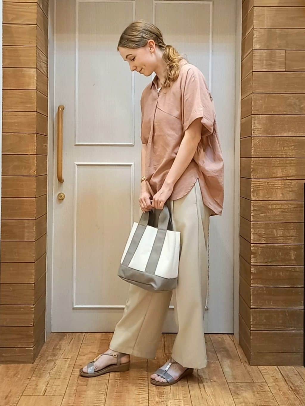 Mirkaさんの「SHOO･LA･RUE｜【S-LL/UV/接触冷感/抗菌防臭】体型を自然にカバー フレンチリネンブレンド襟付ドルマンシャツ」を使ったコーディネート