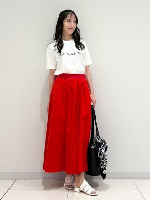 kayoさんの「INDIVI｜【90cm四方】ボタニカル柄大判スカーフ」を使ったコーディネート
