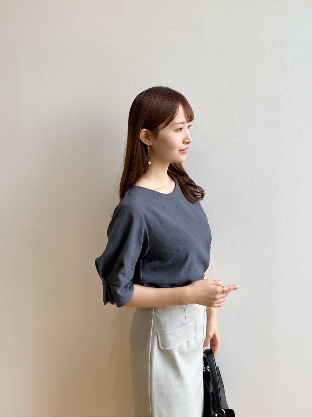 みさかさんの「index｜《8色展開／XS-LLサイズ》タックパフスリーブブラウス【洗濯機洗い可／吸水速乾／防シワ／抗ピル】」を使ったコーディネート