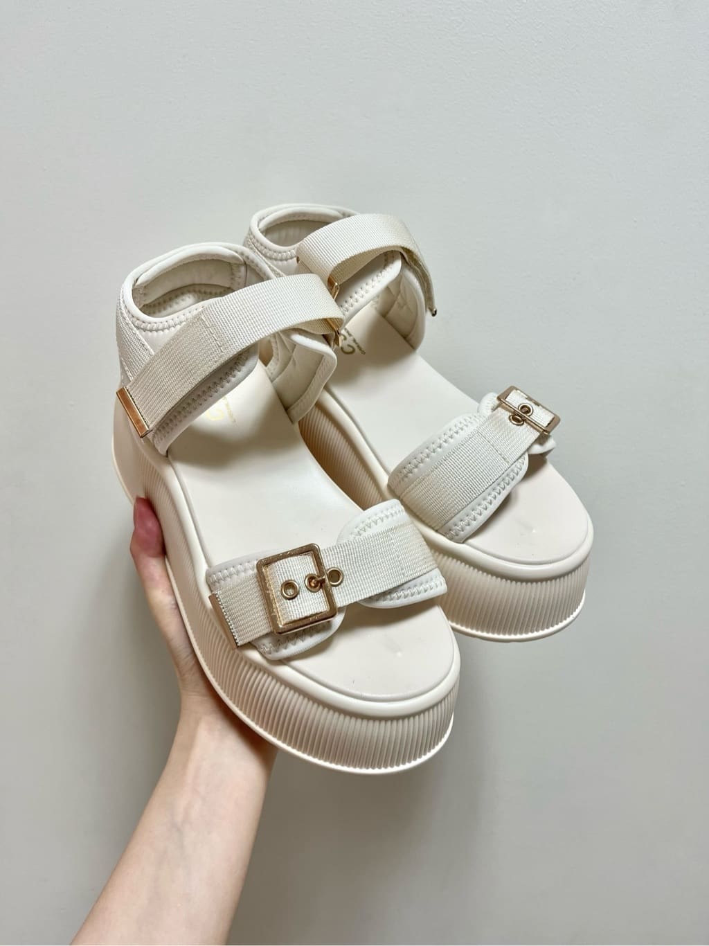 myさんの「ESPERANZA｜厚底ベルトサンダル」を使ったコーディネート