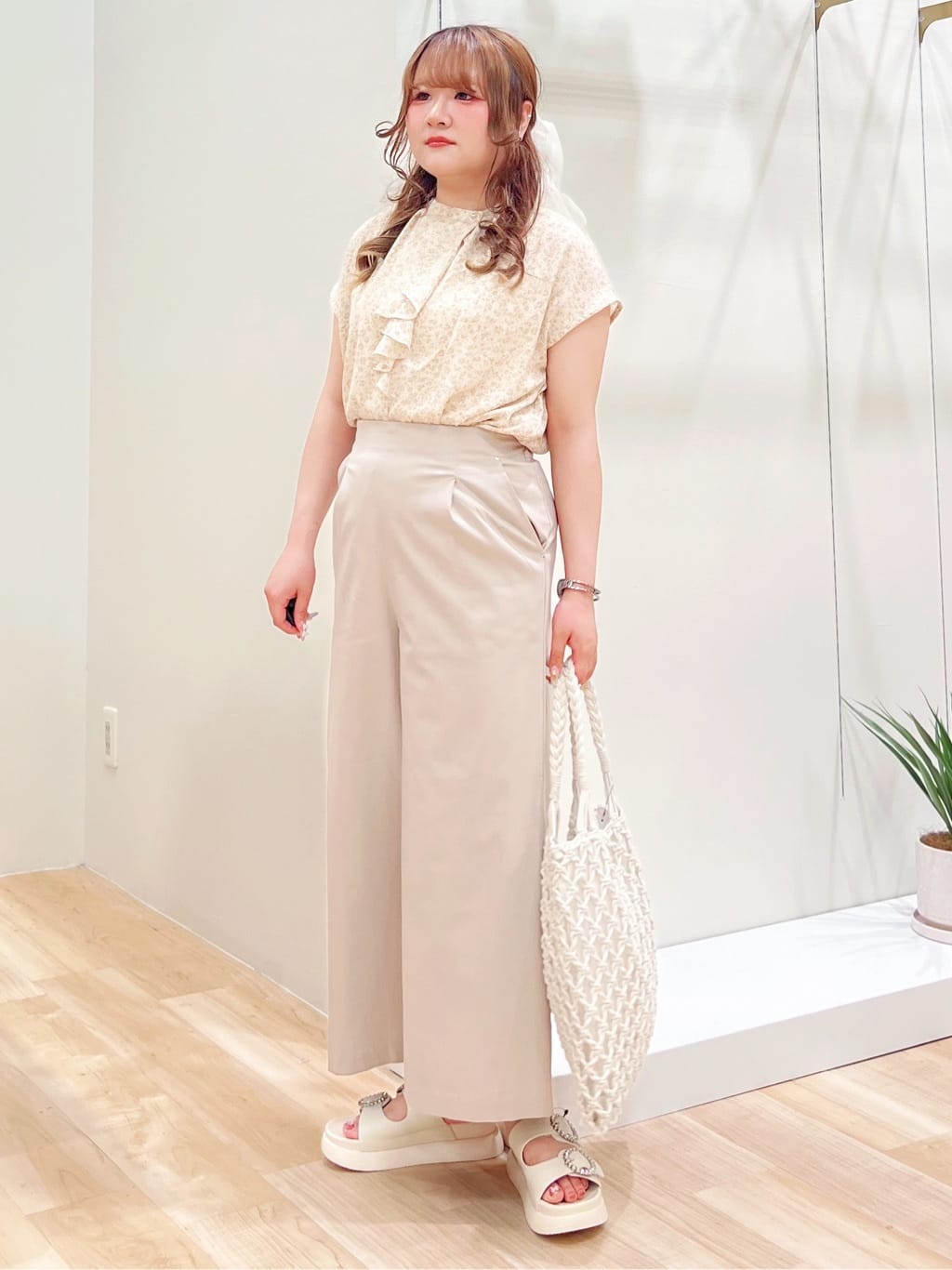 みことさんの「grove｜サマーハイパーストレッチワイドパンツ」を使ったコーディネート