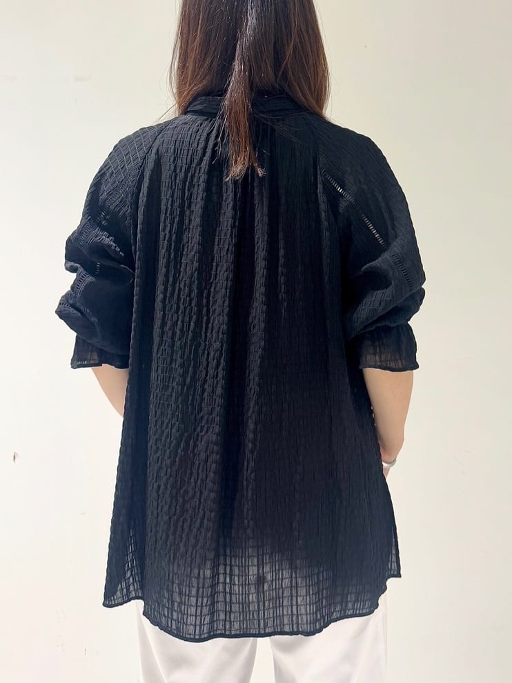 そんさんの「INDIVI｜【洗える／シャーリング素材】ボリューム袖エアリーブラウス」を使ったコーディネート