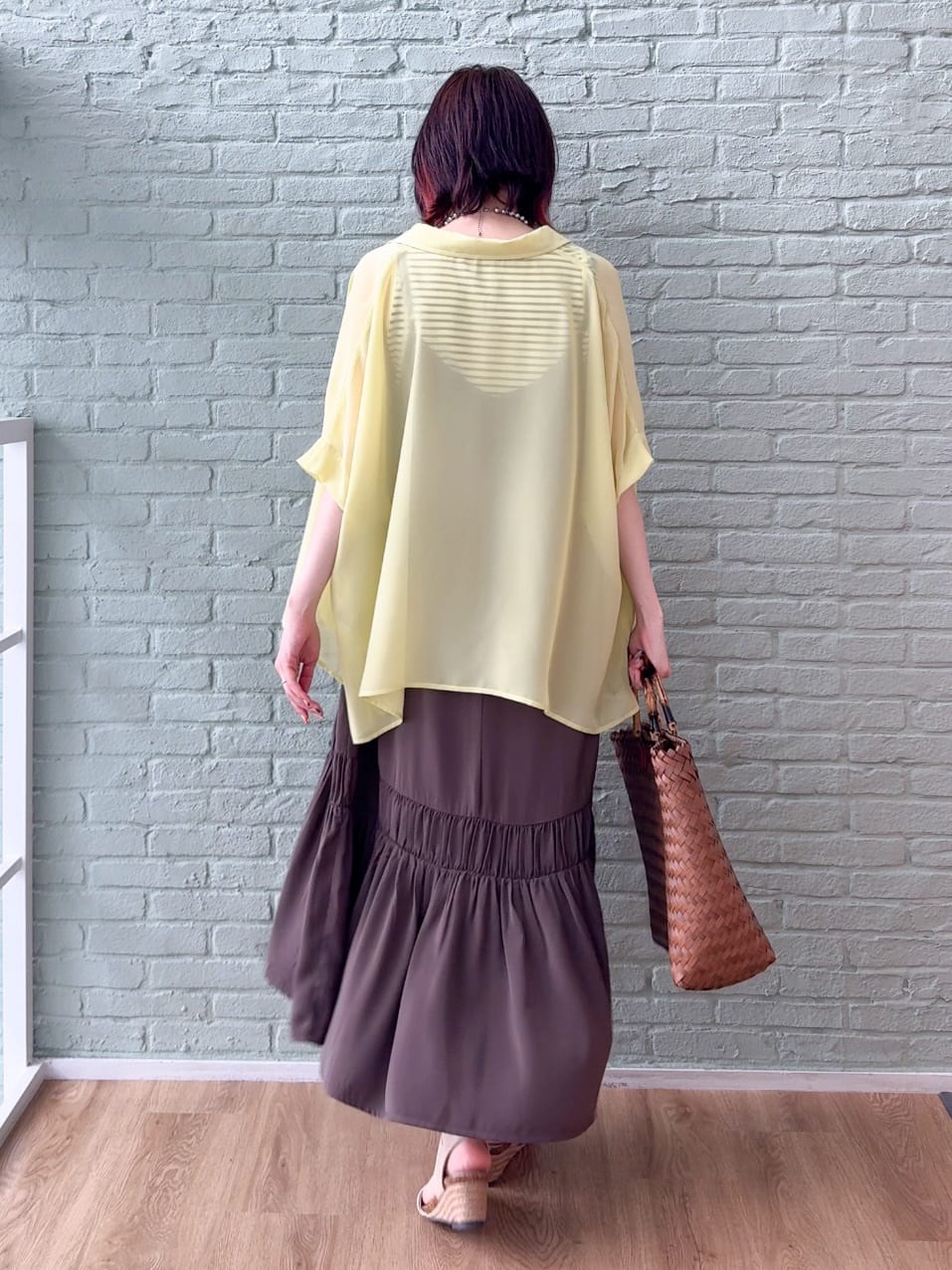 𝐜𝐡𝐢𝐤𝐚さんの「SHOO･LA･RUE｜【ひんやり】シャーリングがアクセントに 大人のデザインキャミワンピース」を使ったコーディネート