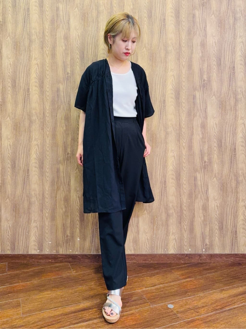 ちばみさんの「SHOO･LA･RUE｜◆【S-LL】シャーリングが目を惹く 羽織れるスラブチュニック」を使ったコーディネート