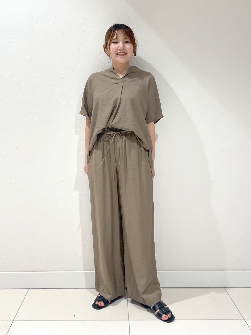 YUUKIさんの「INDIVI｜◆【洗える／UVケア／SETUP可能】スキッパードルマンブラウス」を使ったコーディネート