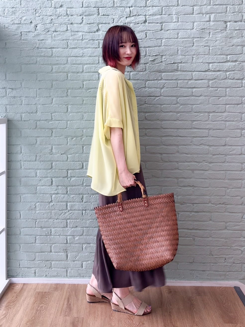𝐜𝐡𝐢𝐤𝐚さんの「SHOO･LA･RUE｜【ひんやり】シャーリングがアクセントに 大人のデザインキャミワンピース」を使ったコーディネート