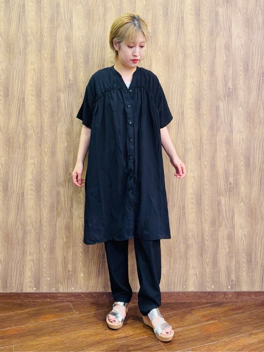 ちばみさんの「SHOO･LA･RUE｜◆【S-LL】シャーリングが目を惹く 羽織れるスラブチュニック」を使ったコーディネート