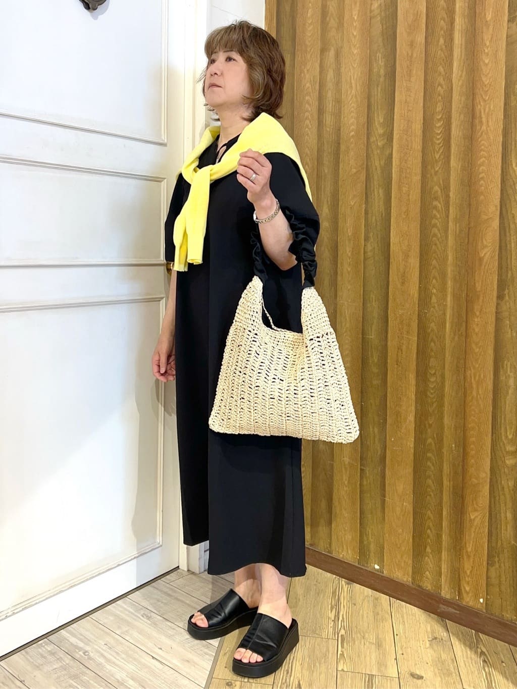 yuriyuriさんの「SHOO･LA･RUE｜◆【洗える】ナチュラルなシアー感が魅力 Vネックカーディガン」を使ったコーディネート