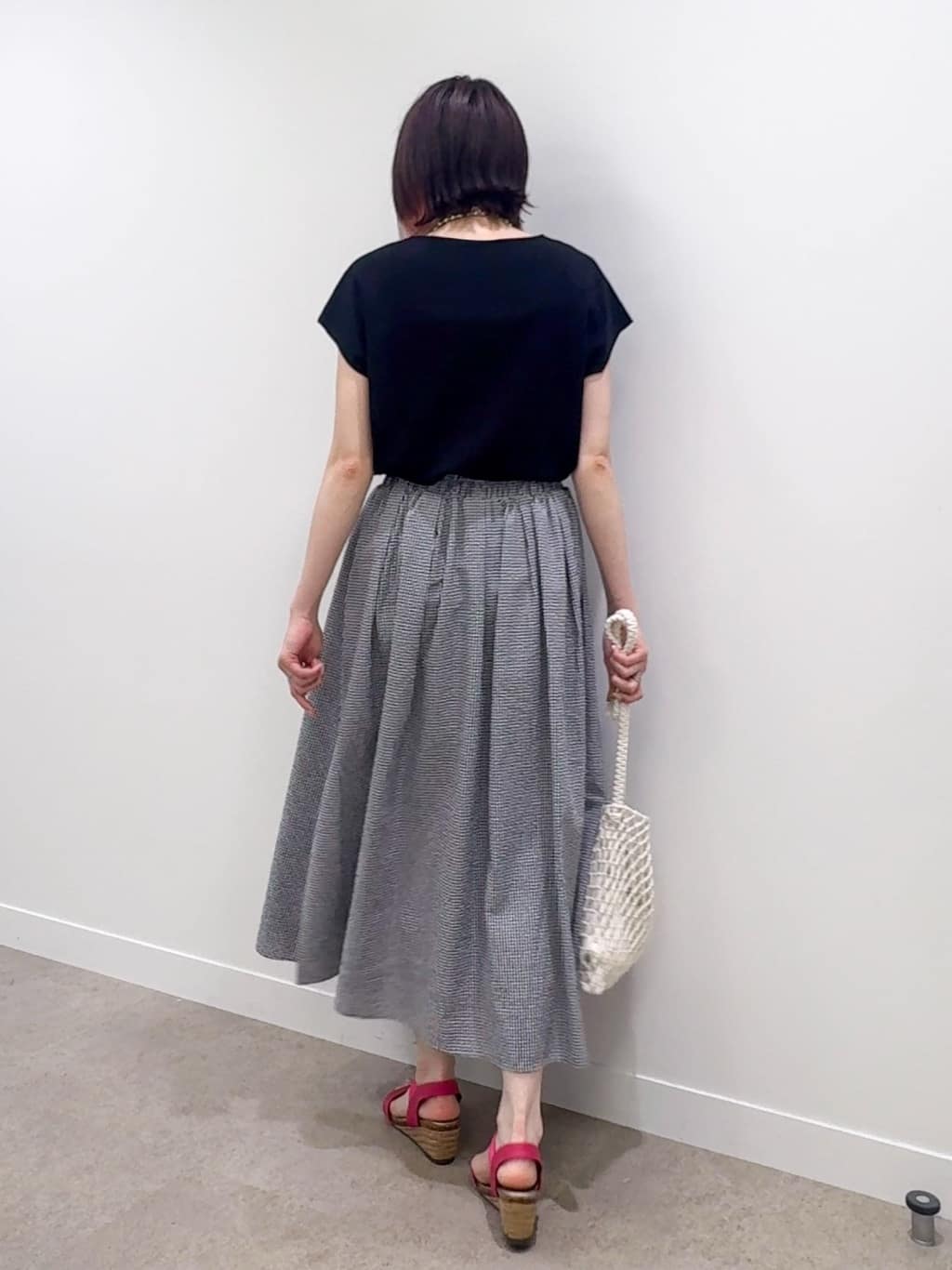 𝐜𝐡𝐢𝐤𝐚さんの「SHOO･LA･RUE｜【洗える/S-LL/ひんやり】さらりと好印象　総針フレンチスリーブニット」を使ったコーディネート