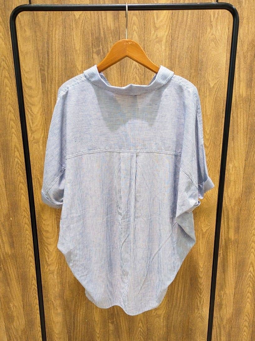 mikaさんの「SHOO･LA･RUE｜【S-LL/UV/接触冷感/抗菌防臭】体型を自然にカバー フレンチリネンブレンド襟付ドルマンシャツ」を使ったコーディネート