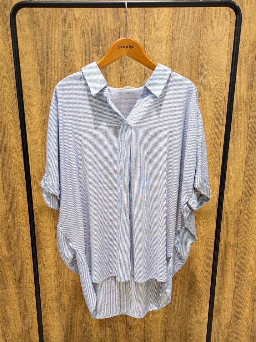 mikaさんの「SHOO･LA･RUE｜【S-LL/UV/接触冷感/抗菌防臭】体型を自然にカバー フレンチリネンブレンド襟付ドルマンシャツ」を使ったコーディネート