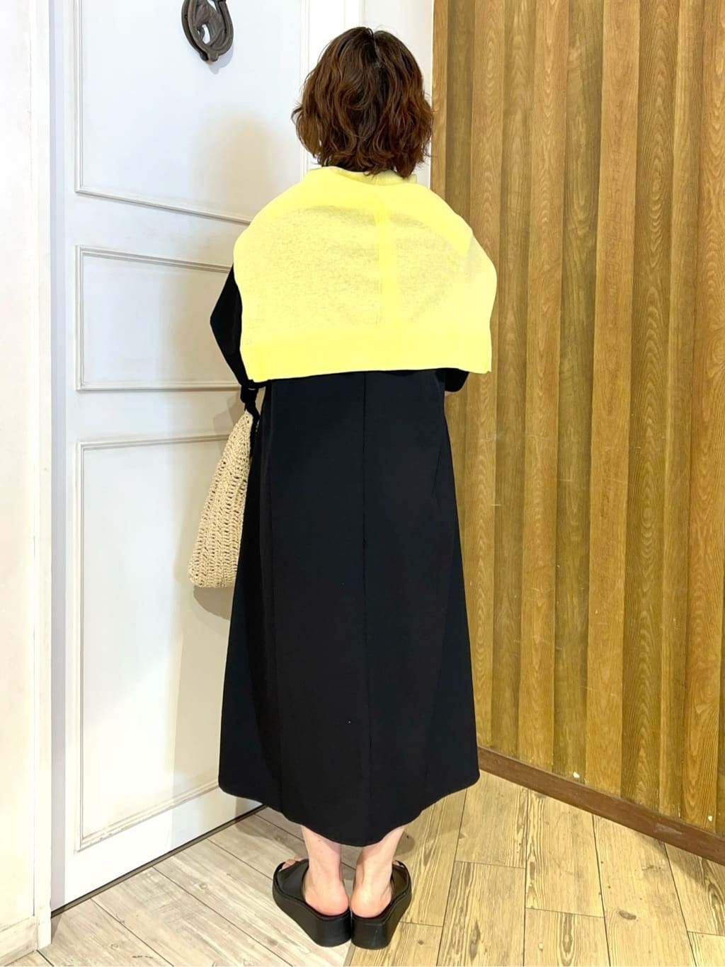 yuriyuriさんの「SHOO･LA･RUE｜◆【洗える】ナチュラルなシアー感が魅力 Vネックカーディガン」を使ったコーディネート