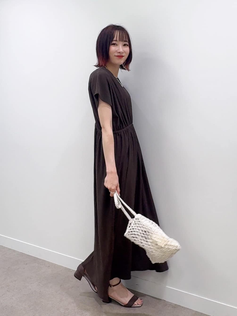𝐜𝐡𝐢𝐤𝐚さんの「SHOO･LA･RUE｜【前後2WAY】さらりと大人上品に 楊柳フレンチワンピース」を使ったコーディネート