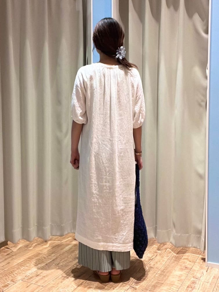 もんちゃんさんの「SHOO･LA･RUE｜◆【S-LL/綿100%】上品さ漂う フラワージャカード 5分袖ワンピース」を使ったコーディネート