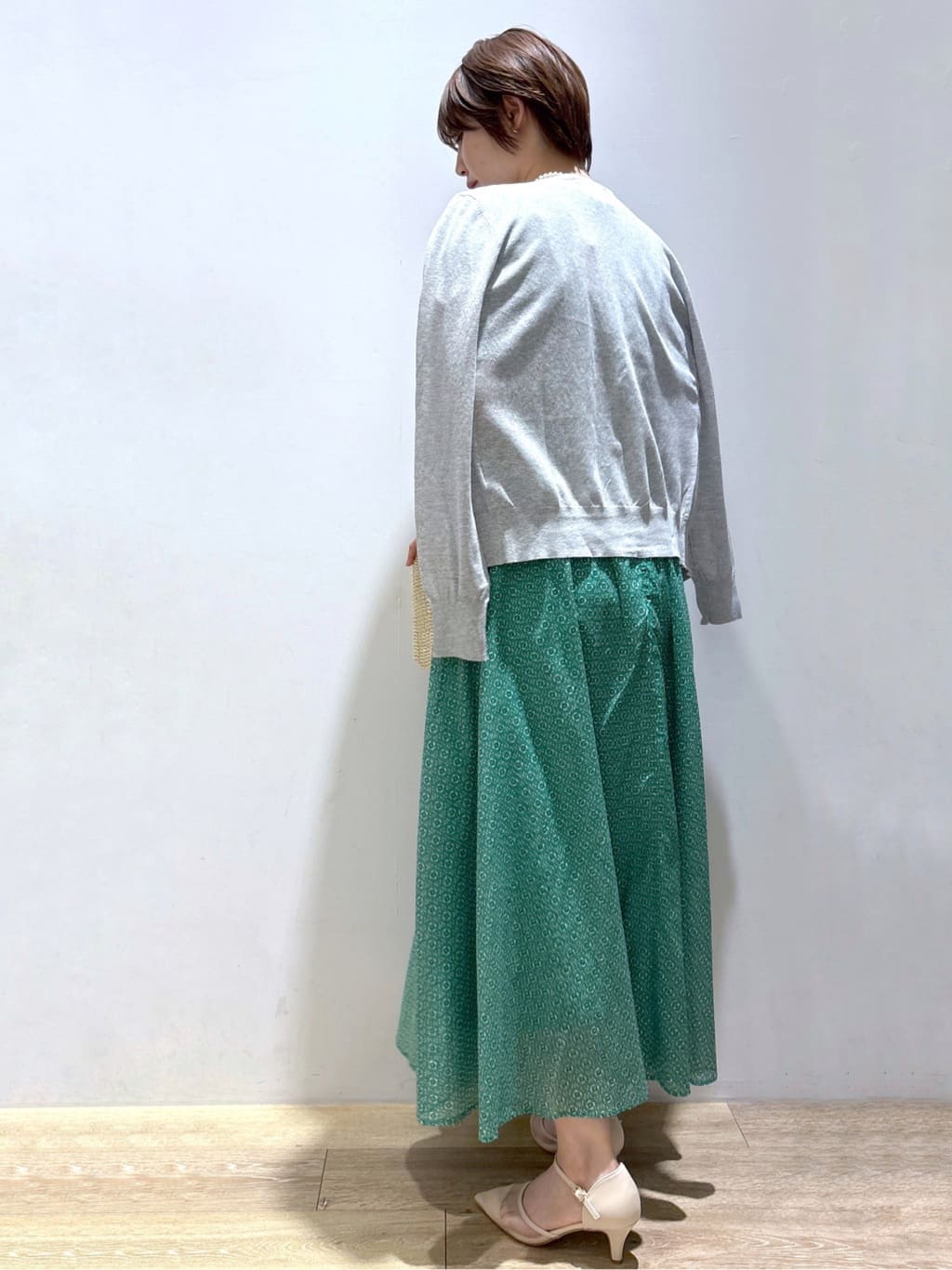 mizukiさんの「index｜《7色展開／XS-LLサイズ》ビジューボタンクルーネックカーディガン【洗濯機洗い可】」を使ったコーディネート