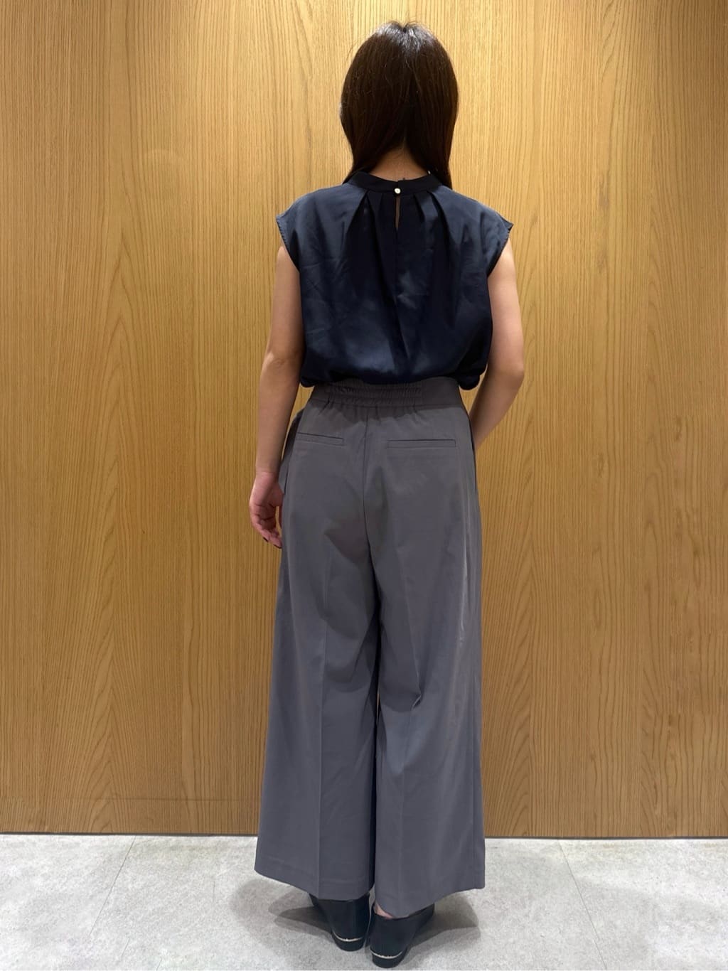 wakanaさんの「index｜ラップストレートパンツ【接触冷感／抗ピル／洗濯機洗い可／イージーアイロン】」を使ったコーディネート