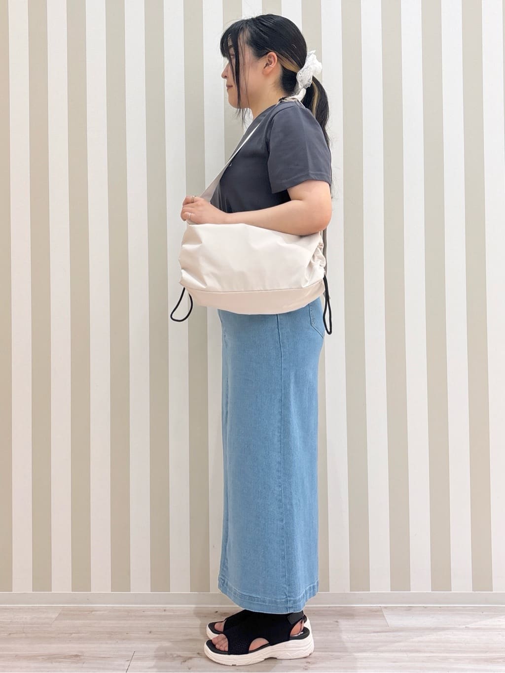 まろんさんの「SHOO･LA･RUE｜◆【S-LL/ひんやり/UV】汗をかいても気になりにくい グラフィックTシャツ」を使ったコーディネート