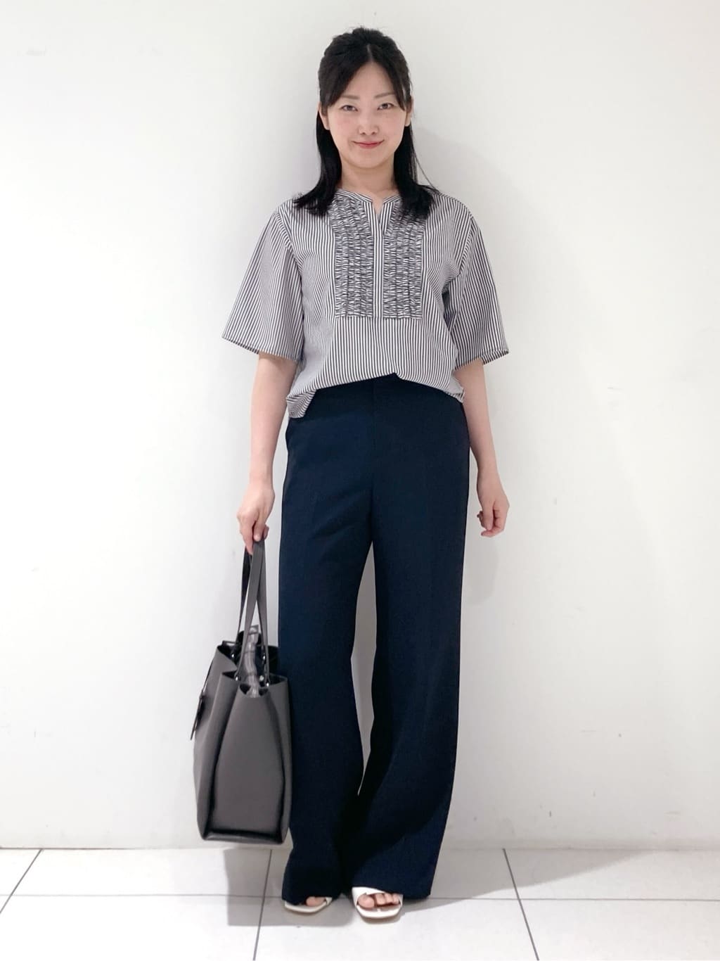 momokoさんの「INDIVI｜【洗える】胸元タックフリルブラウス」を使ったコーディネート