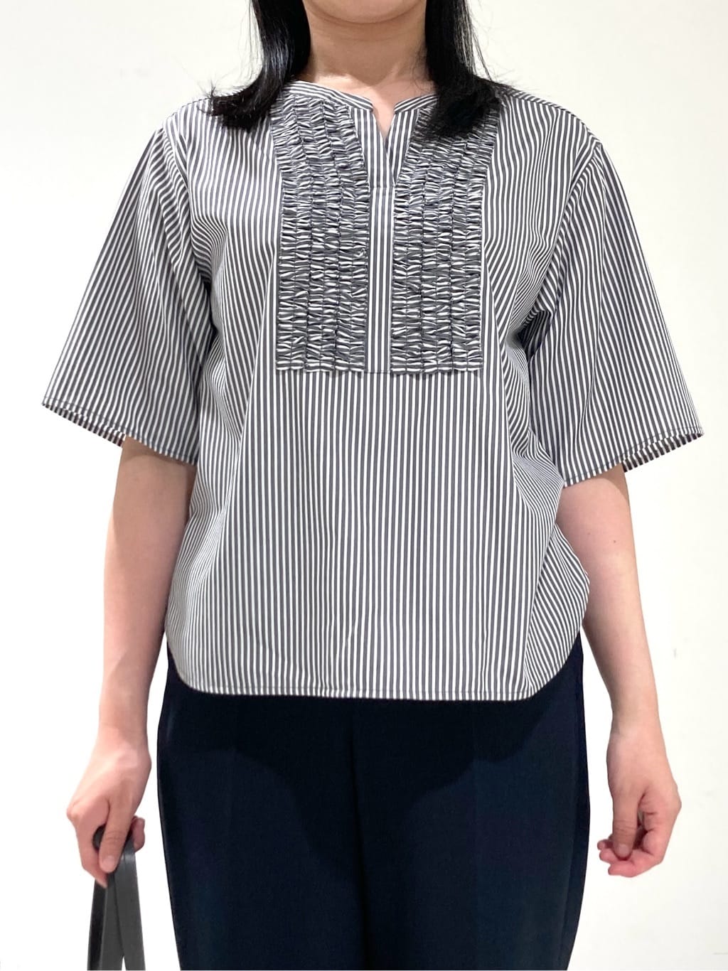 momokoさんの「INDIVI｜【洗える】胸元タックフリルブラウス」を使ったコーディネート