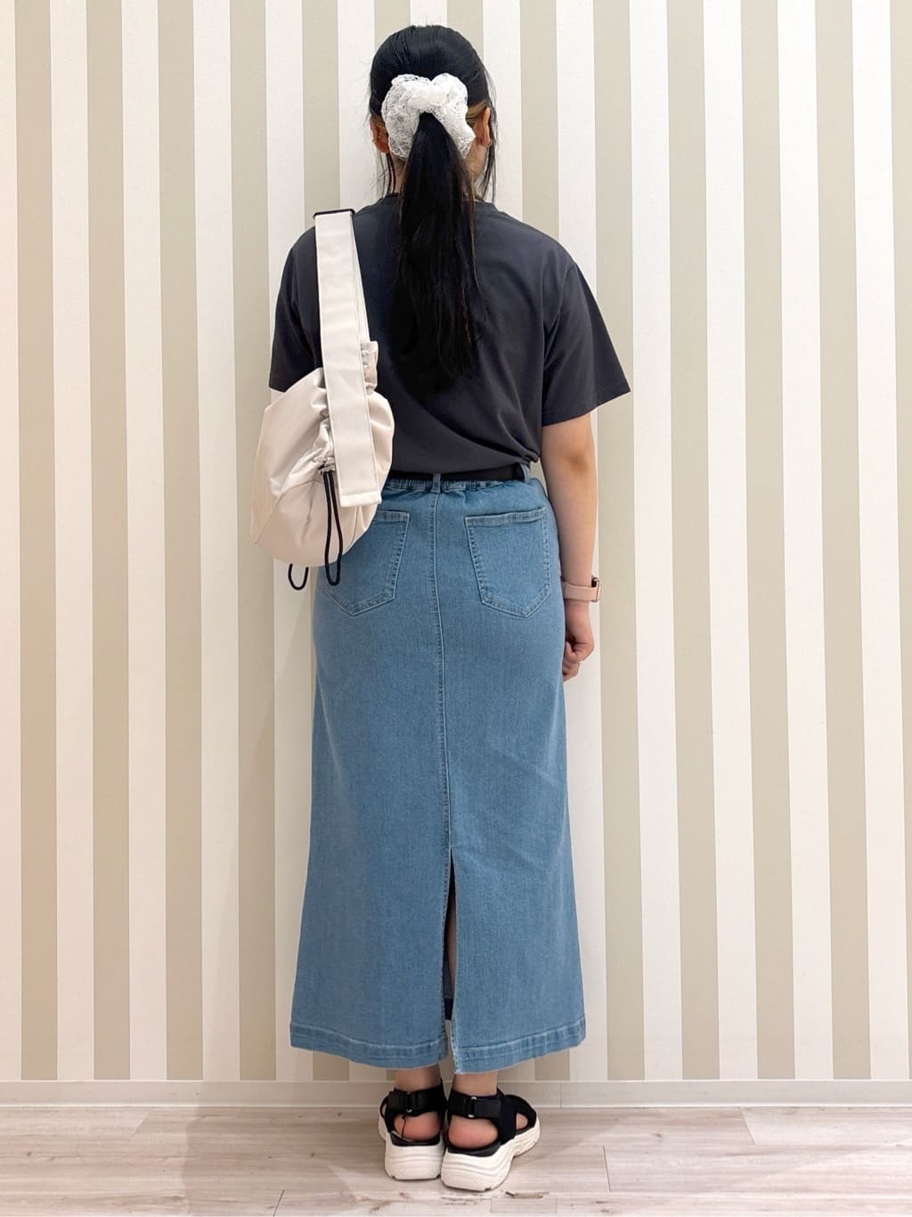 まろんさんの「SHOO･LA･RUE｜◆【S-LL/ひんやり/UV】汗をかいても気になりにくい グラフィックTシャツ」を使ったコーディネート