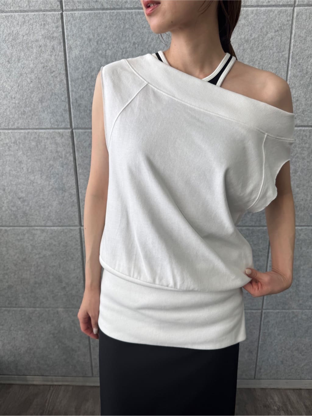 designer yukaさんの「CODE A｜off－shoulder sleeveless tops」を使ったコーディネート