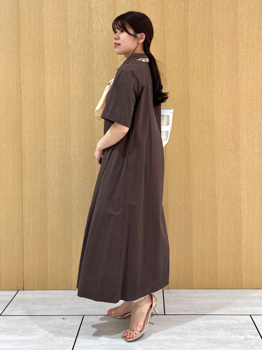 nanaさんの「UNTITLED｜【手洗い／88cm正方形】バイカラーハーネススカーフ」を使ったコーディネート