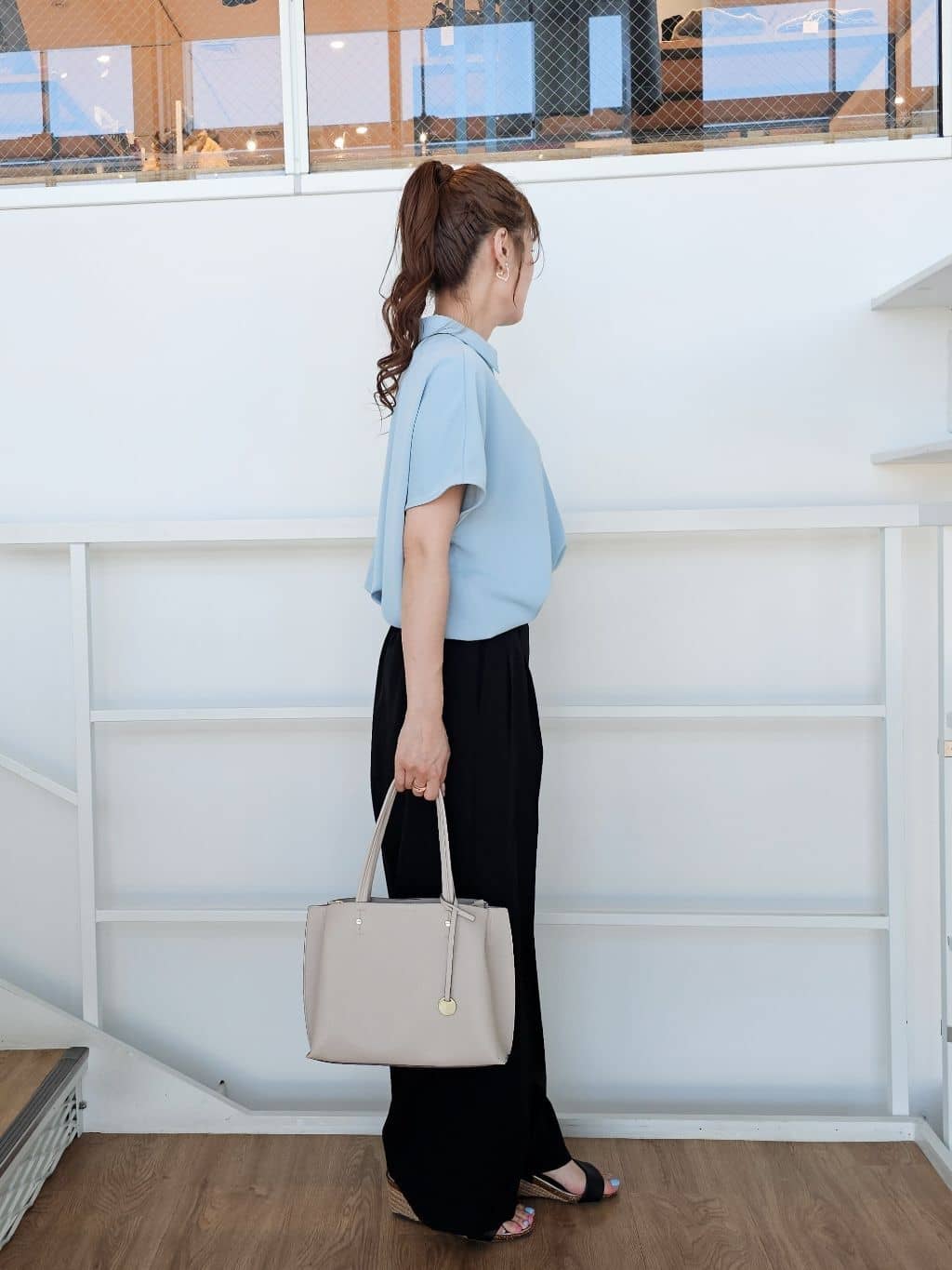 ゆゆさんの「SHOO･LA･RUE｜【洗える/S-LL/プチプラ】さらっとすっきりきれい見え スキッパーブラウス」を使ったコーディネート
