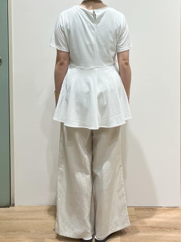 chiakiさんの「OPAQUE.CLIP｜◆フリルドッキングペプラムトップス【接触冷感／洗濯機洗い可】」を使ったコーディネート