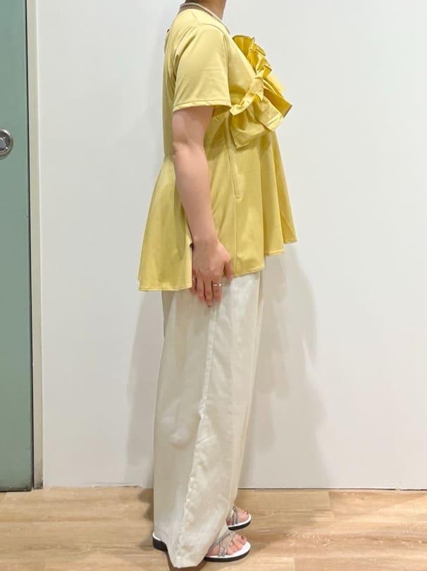 chiakiさんの「OPAQUE.CLIP｜◆フリルドッキングペプラムトップス【接触冷感／洗濯機洗い可】」を使ったコーディネート