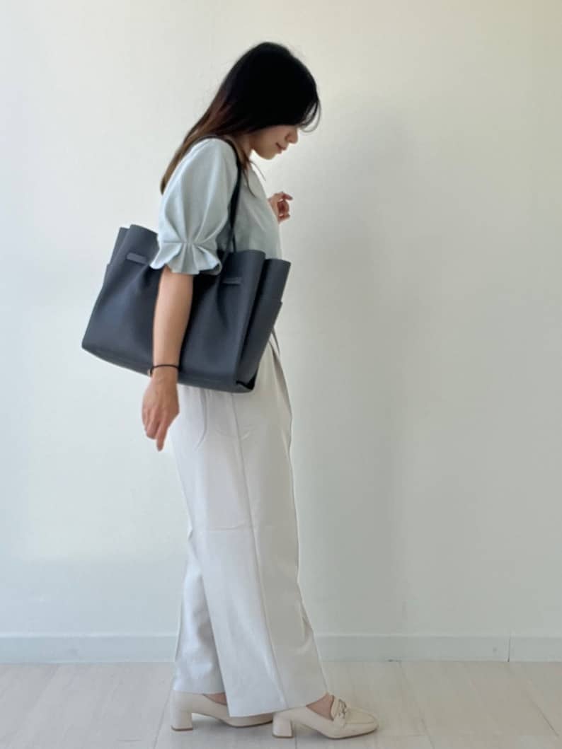 Mori Moriさんの「index｜《8色展開／XS-LLサイズ》タックパフスリーブブラウス【洗濯機洗い可／吸水速乾／防シワ／抗ピル】」を使ったコーディネート