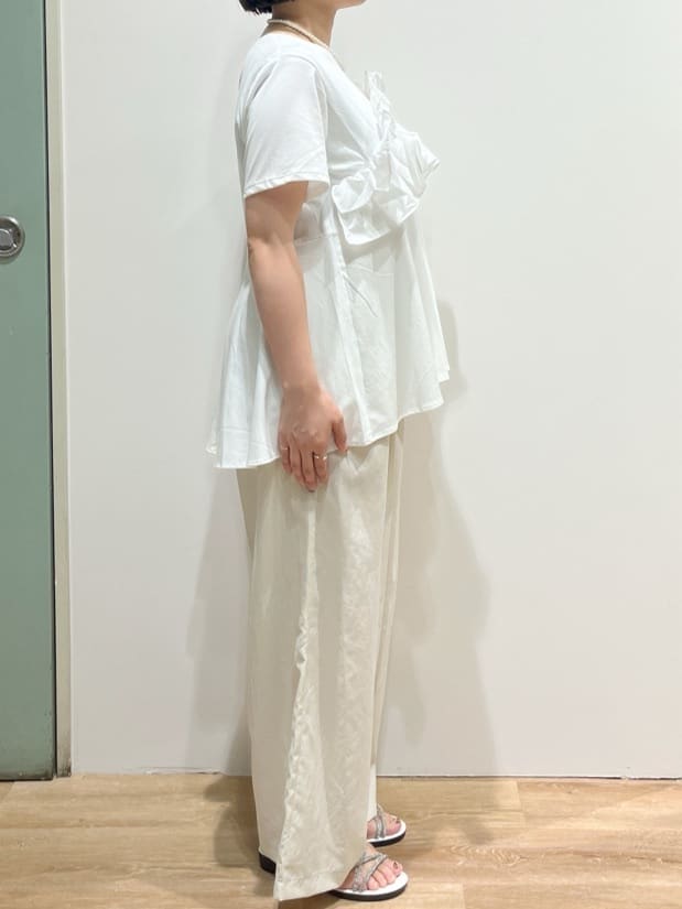 chiakiさんの「OPAQUE.CLIP｜◆フリルドッキングペプラムトップス【接触冷感／洗濯機洗い可】」を使ったコーディネート