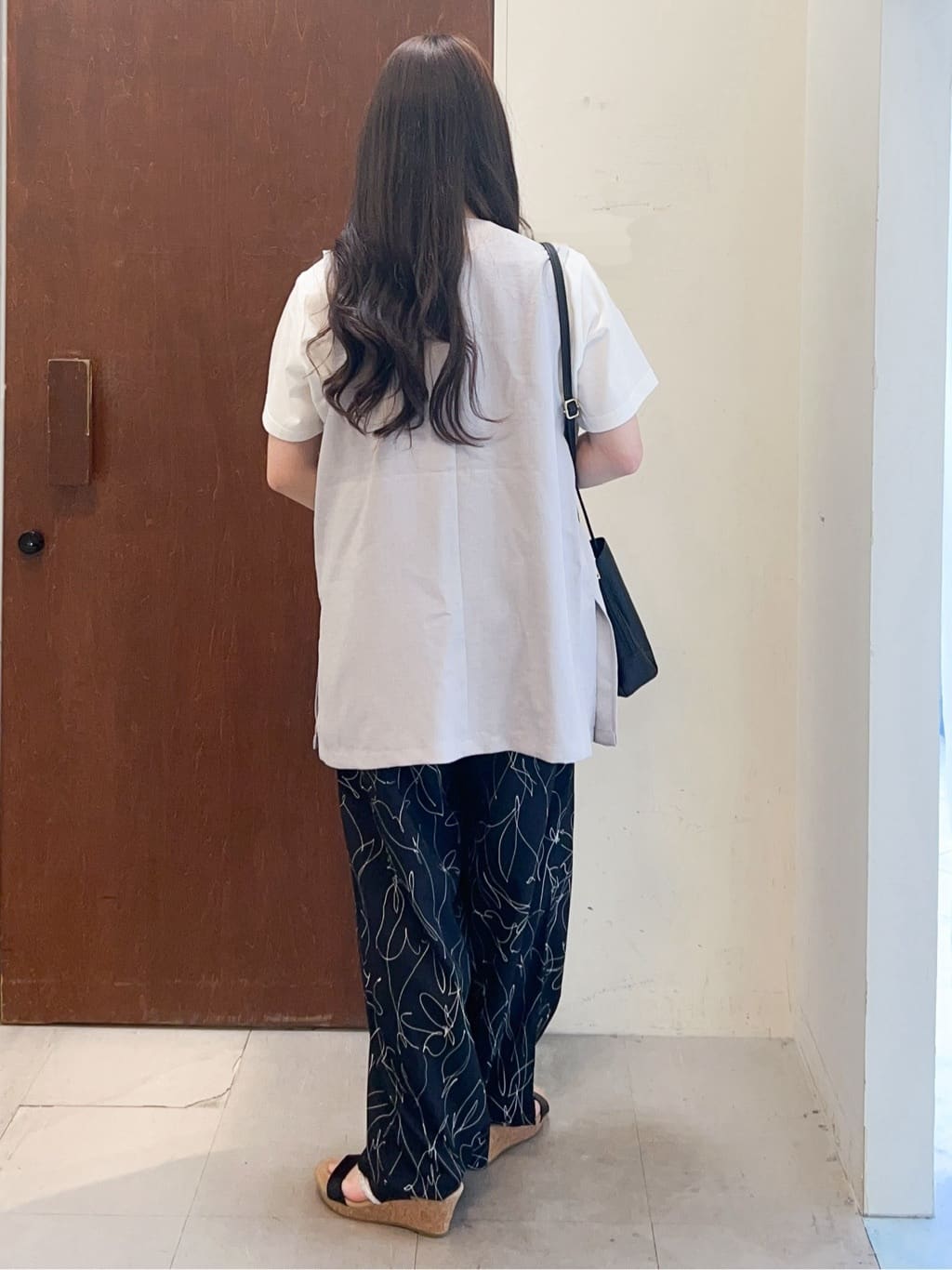 reonさんの「SHOO･LA･RUE｜◆【S-LL/ひんやり/UV】汗をかいても気になりにくい グラフィックTシャツ」を使ったコーディネート