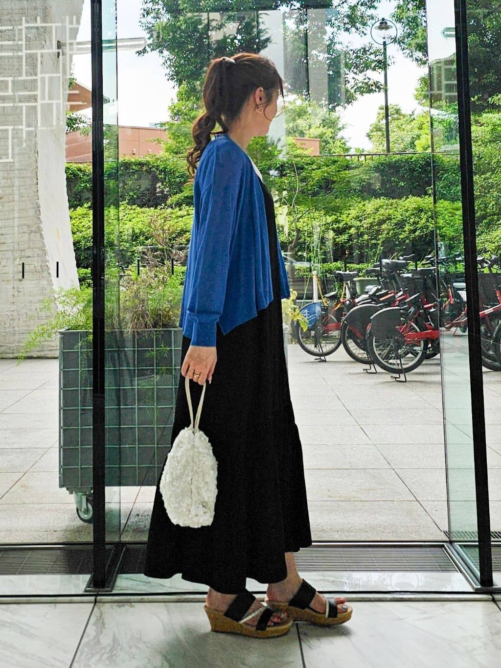 ゆゆさんの「SHOO･LA･RUE｜【ひんやり】シャーリングがアクセントに 大人のデザインキャミワンピース」を使ったコーディネート