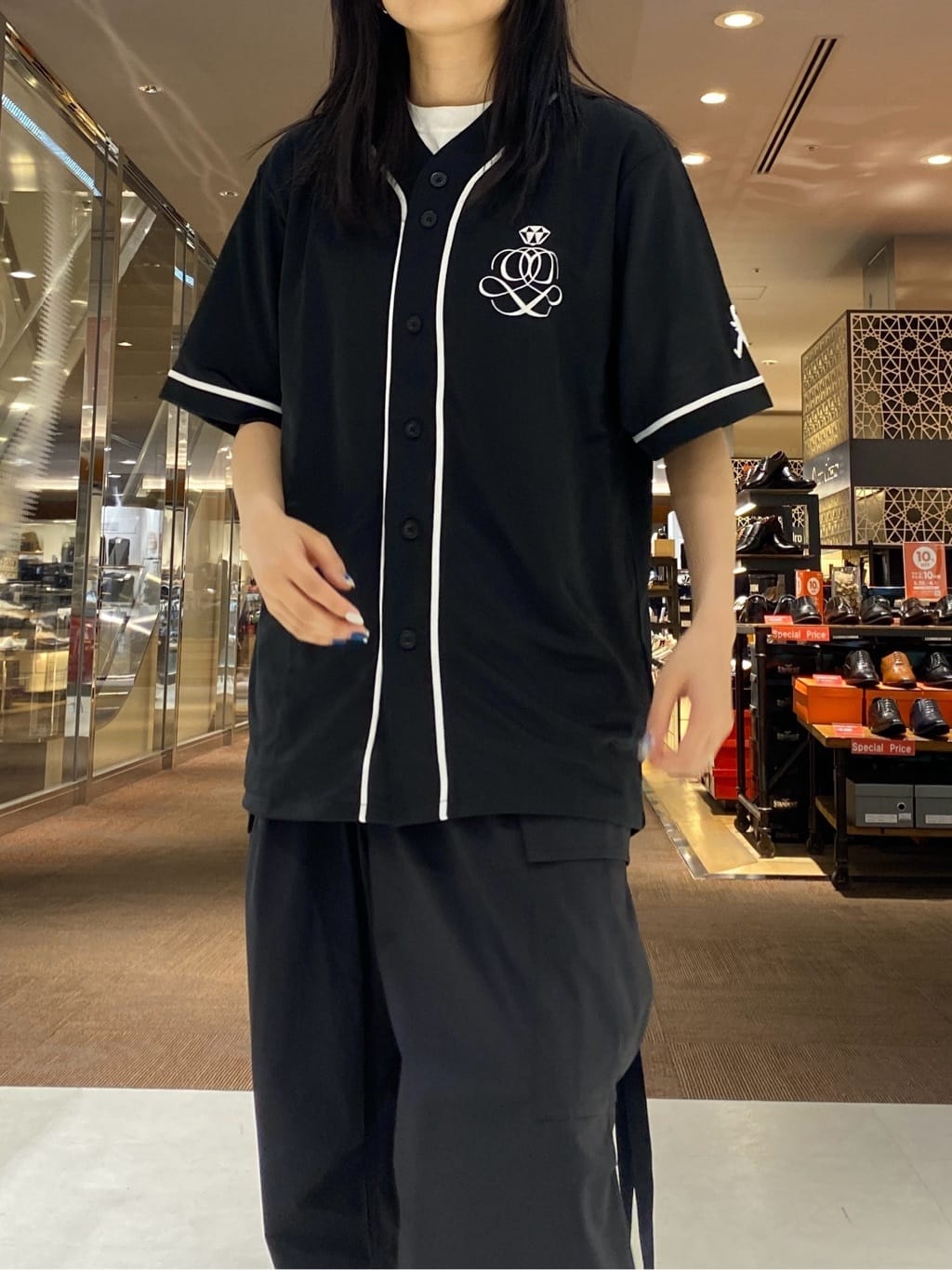 RICOさんの「TAKEO KIKUCHI｜【多機能・軽量】シャドーライン ボディバッグ」を使ったコーディネート