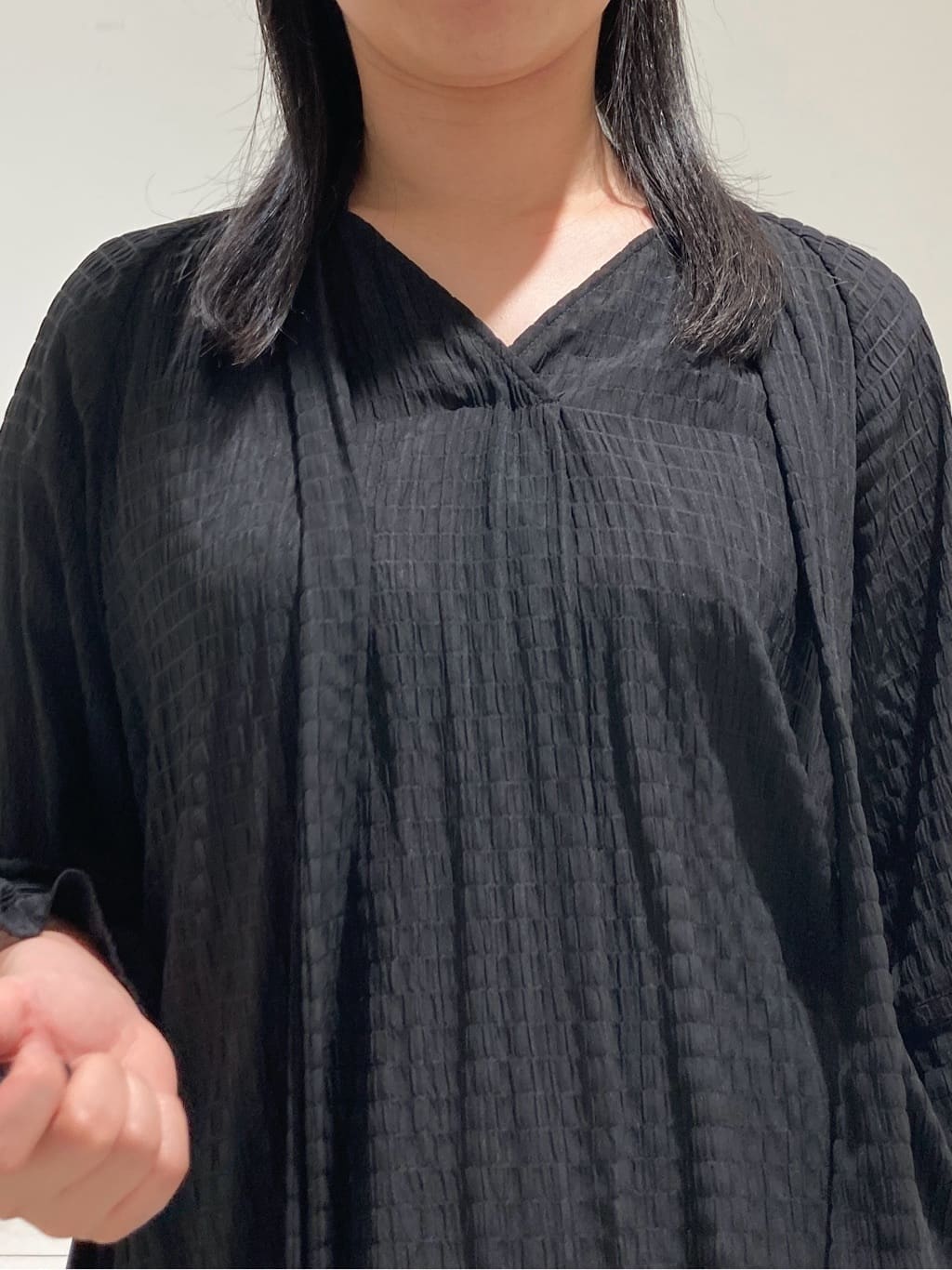 momokoさんの「INDIVI｜【洗える／シャーリング素材】ボリューム袖エアリーブラウス」を使ったコーディネート