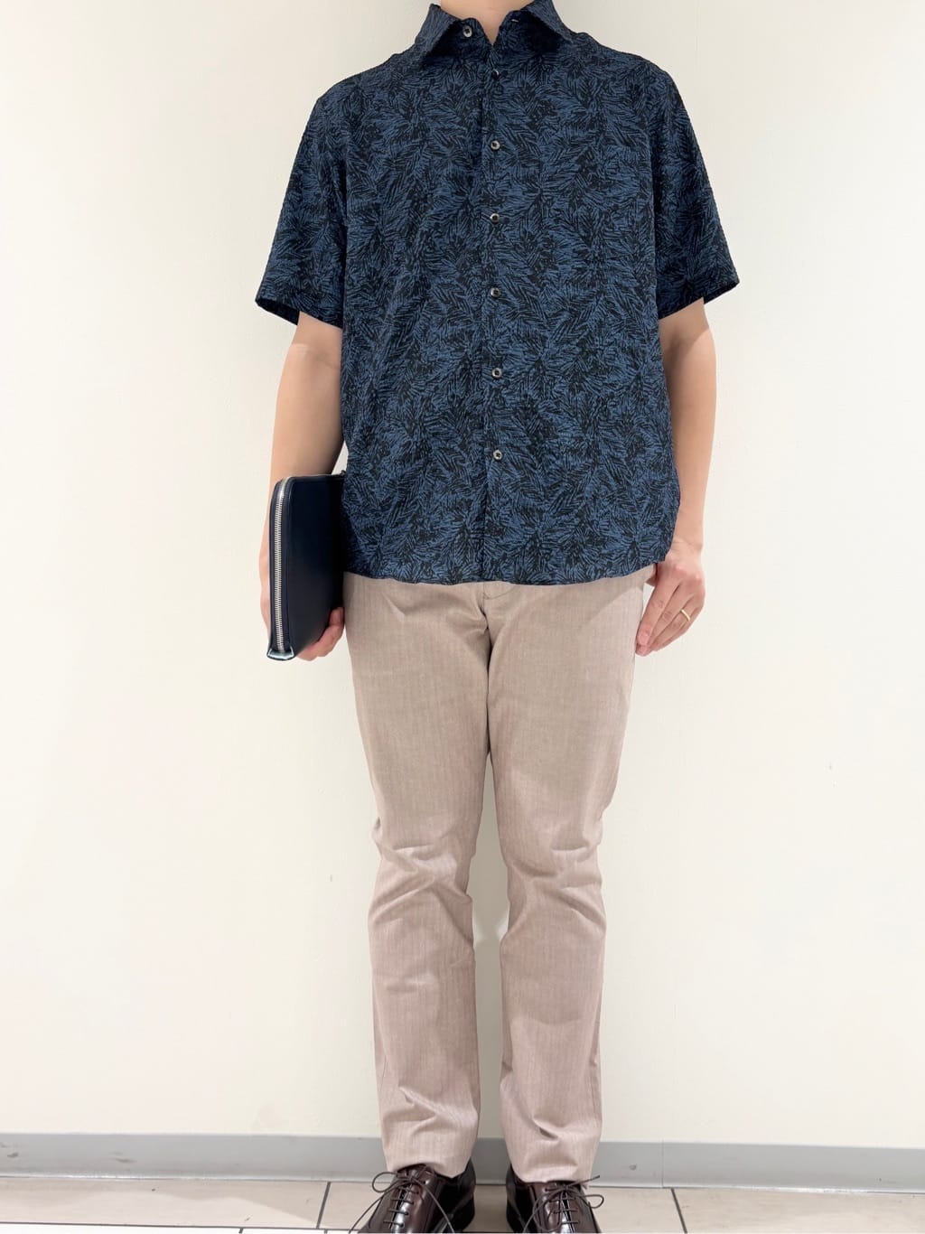 及川さんの「TAKEO KIKUCHI｜【Made in JAPAN】播州織 ヘリンボン ストレート パンツ」を使ったコーディネート