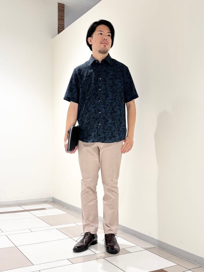 及川さんの「TAKEO KIKUCHI｜【Made in JAPAN】播州織 ヘリンボン ストレート パンツ」を使ったコーディネート