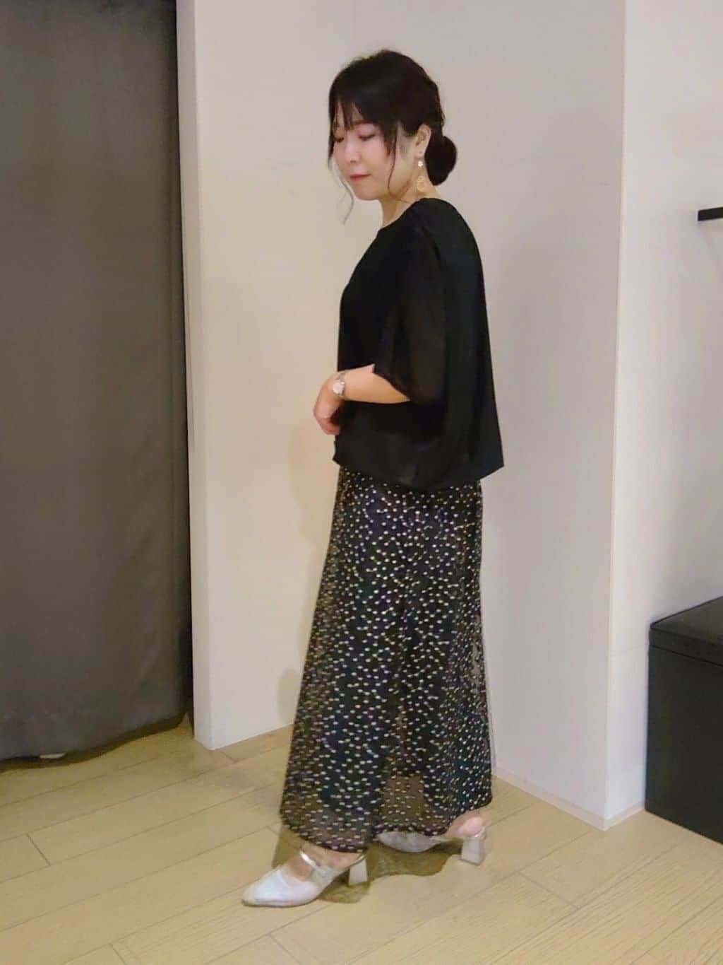 TOMOMIさんの「INDIVI｜【洗える／体型カバー】シャーリングシアートップス」を使ったコーディネート