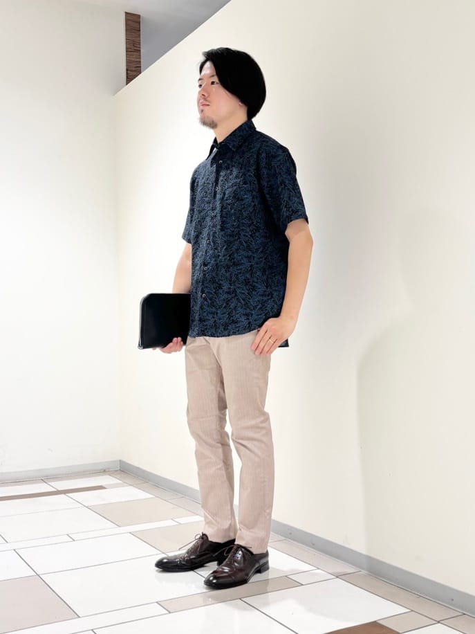 及川さんの「TAKEO KIKUCHI｜【Made in JAPAN】播州織 ヘリンボン ストレート パンツ」を使ったコーディネート