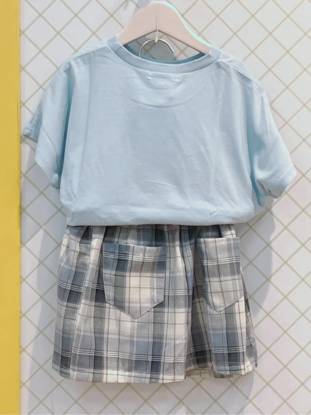 蒼さんの「SHOO･LA･RUE｜◆【100-150cm/ひんやり】スパンコールモチーフTシャツ」を使ったコーディネート