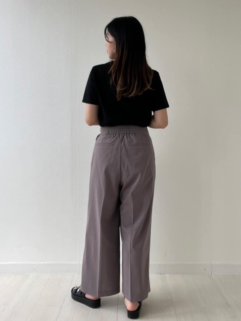 Mori Moriさんの「index｜パール調刺繍ロゴTシャツ【汗ジミ防止／吸水速乾／接触冷感／UVケア／洗濯機洗い可】」を使ったコーディネート