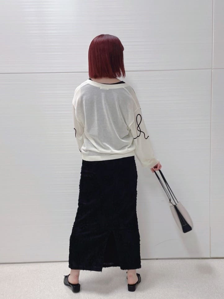 みちるさんの「SHOO･LA･RUE｜ニュアンスデザインがこなれ見え 刺繍デザイン シアーカーディガン」を使ったコーディネート