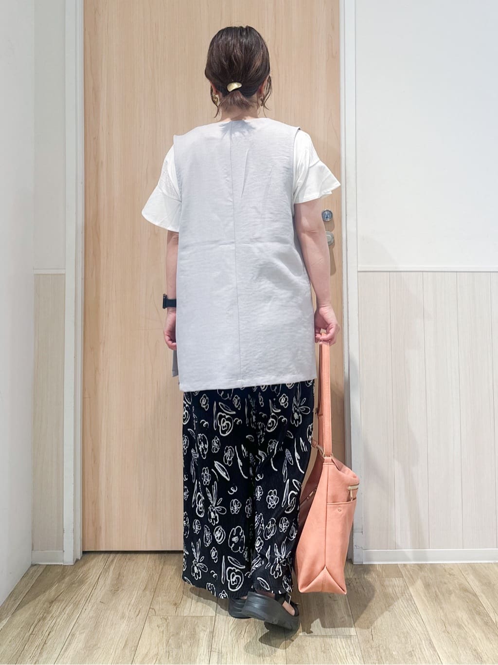 mimoさんの「SHOO･LA･RUE｜【洗濯機可/柄が選べる】さらさら楽ちん プリーツ ワイドパンツ」を使ったコーディネート