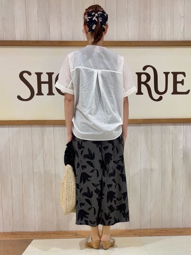 みきぽんさんの「SHOO･LA･RUE｜◆【高レビュー/洗える/UV/吸水速乾】洗濯後しわになりにくいリネンブレンドドルマンシャツ」を使ったコーディネート