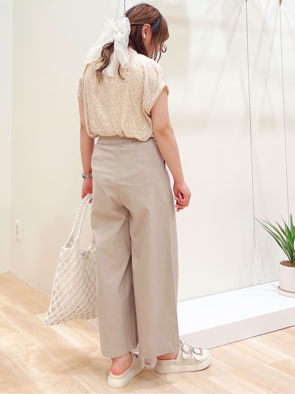 みことさんの「grove｜サマーハイパーストレッチワイドパンツ」を使ったコーディネート
